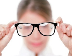 Лечение близорукости высокой степени очками